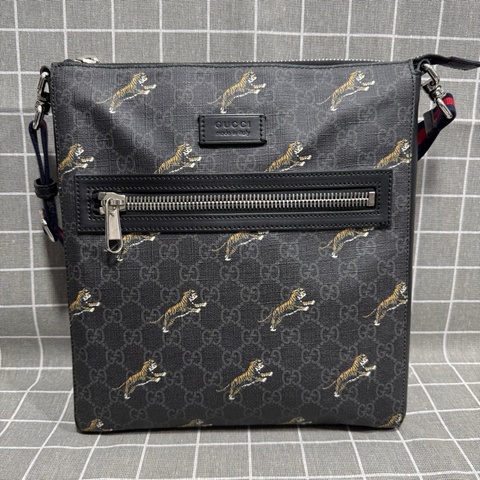 Gucci 古馳  男士斜挎包 附件：無