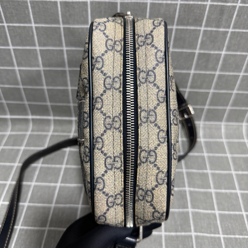 Gucci 古馳 經典老花郵差包 米白色配深藍色肩帶 底長19-5