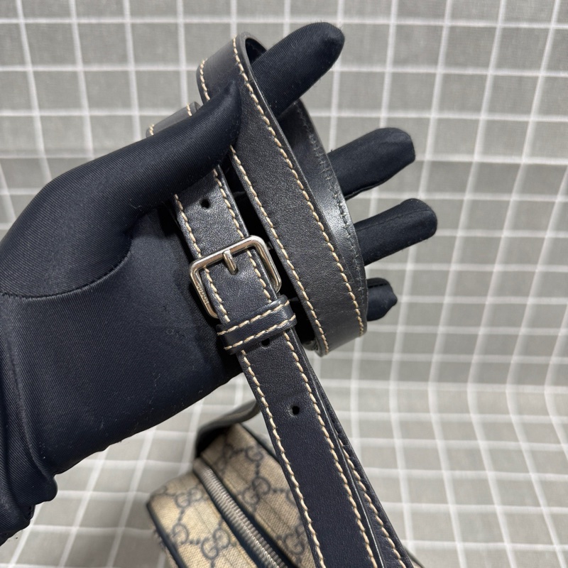 Gucci 古馳 經典老花郵差包 米白色配深藍色肩帶 底長19-7