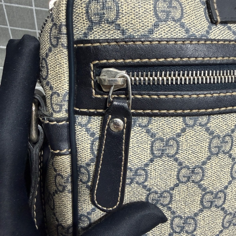 Gucci 古馳 經典老花郵差包 米白色配深藍色肩帶 底長19-8
