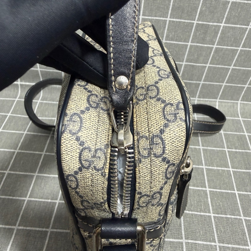Gucci 古馳 經典老花郵差包 米白色配深藍色肩帶 底長19-9