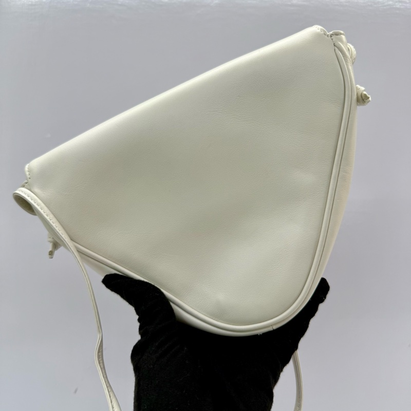 賽琳 CELINE 白色三角形斜/肩背包195903DCS.01BC-1