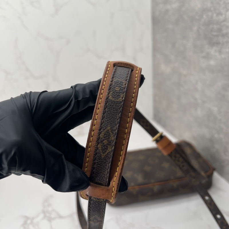 香緹國際精品 892 迪士尼相機包-1