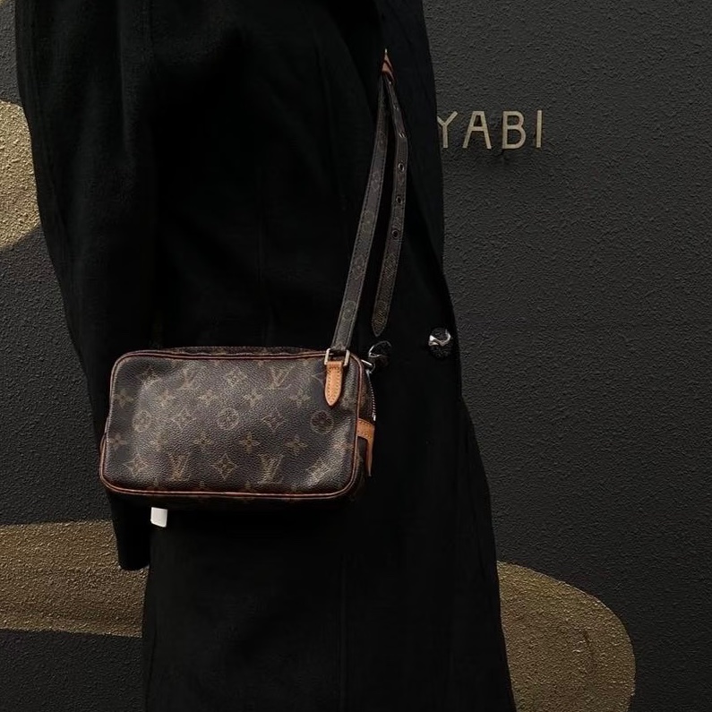 香緹國際精品 892 迪士尼相機包-11