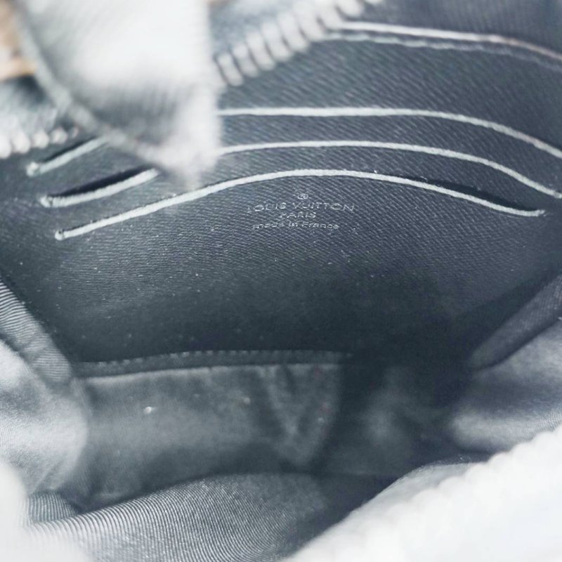 LV 老花斜背手機隨身包-5