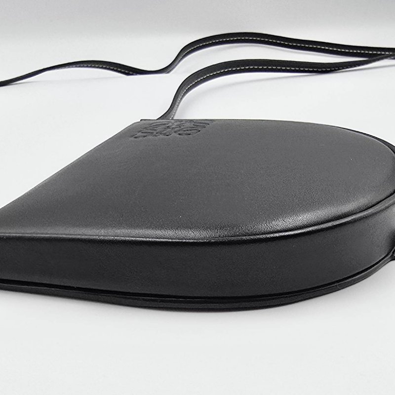 LOEWE 黑色牛皮迷你馬鞍包-6