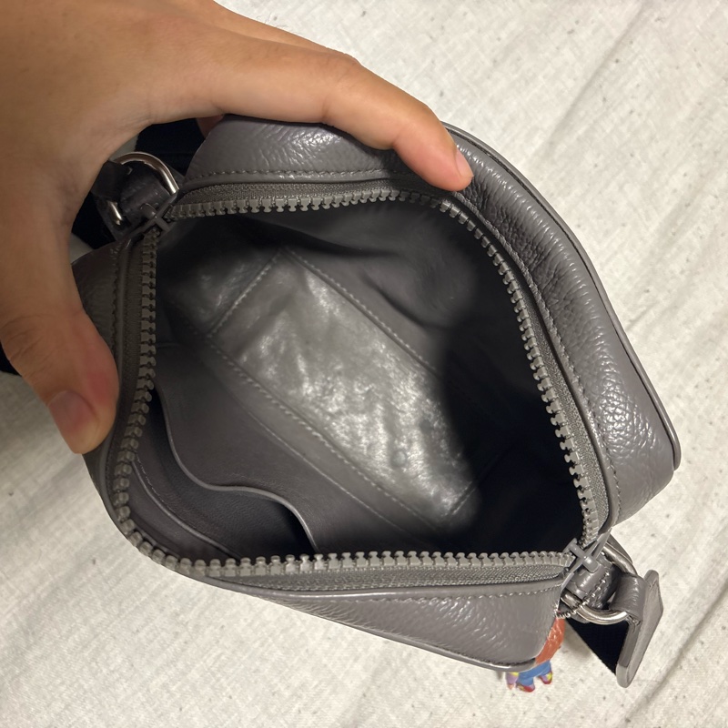 balenciaga斜背包-9