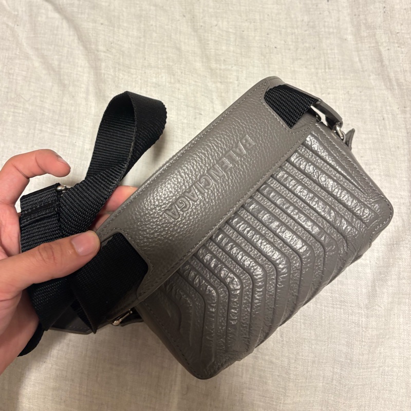 balenciaga斜背包-12