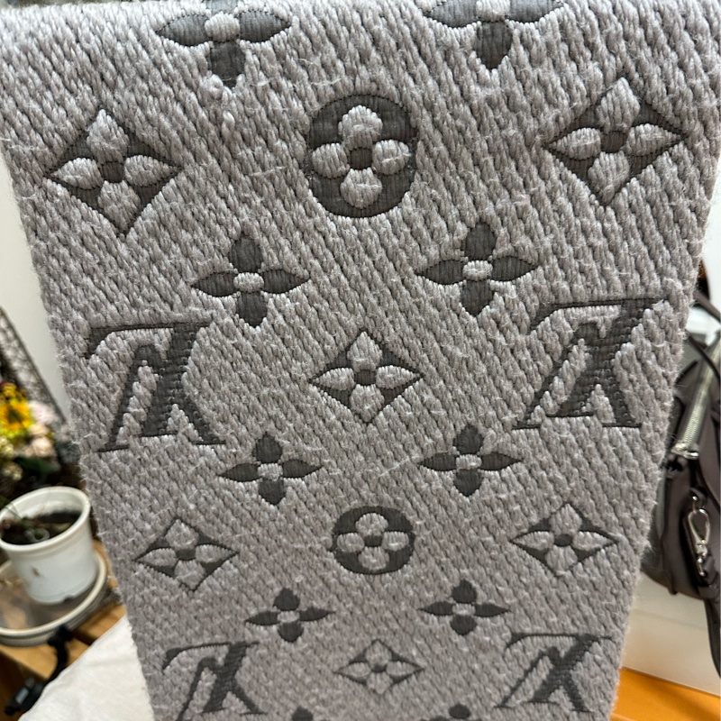 Louis Vuitton 羊毛灰圍巾-2