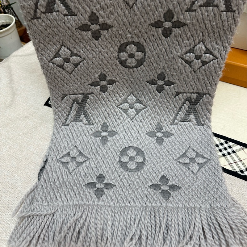 Louis Vuitton 羊毛灰圍巾-3