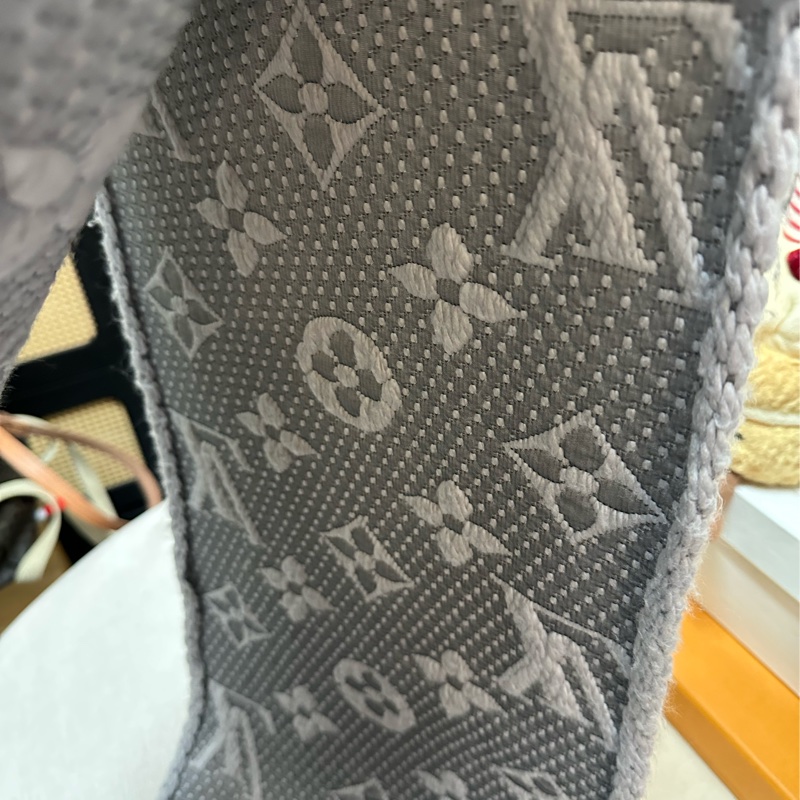 Louis Vuitton 羊毛灰圍巾-7