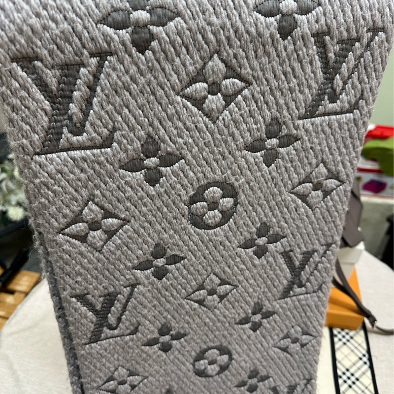 Louis Vuitton 羊毛灰圍巾-11