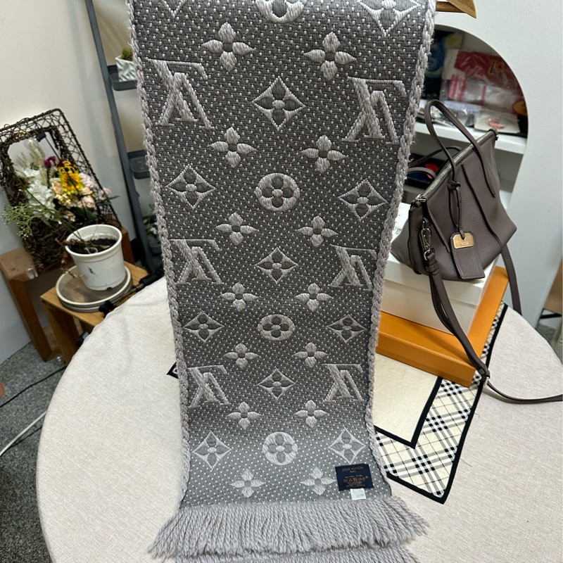 Louis Vuitton 羊毛灰圍巾-14