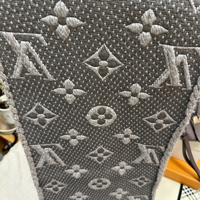 Louis Vuitton 羊毛灰圍巾-15