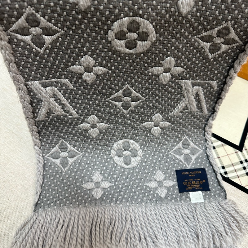 Louis Vuitton 羊毛灰圍巾-16