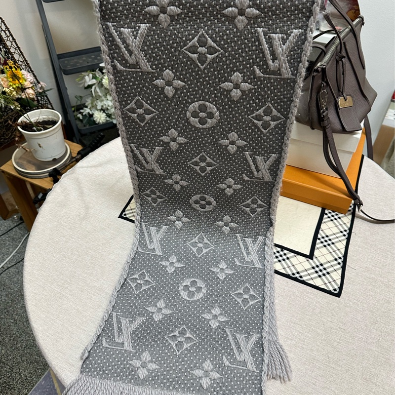 Louis Vuitton 羊毛灰圍巾-17