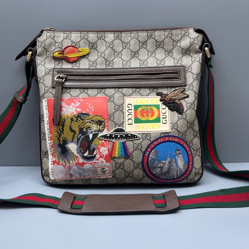 GUCCI 古馳 老花虎頭飛碟徽章郵差包 尺寸28*27-0