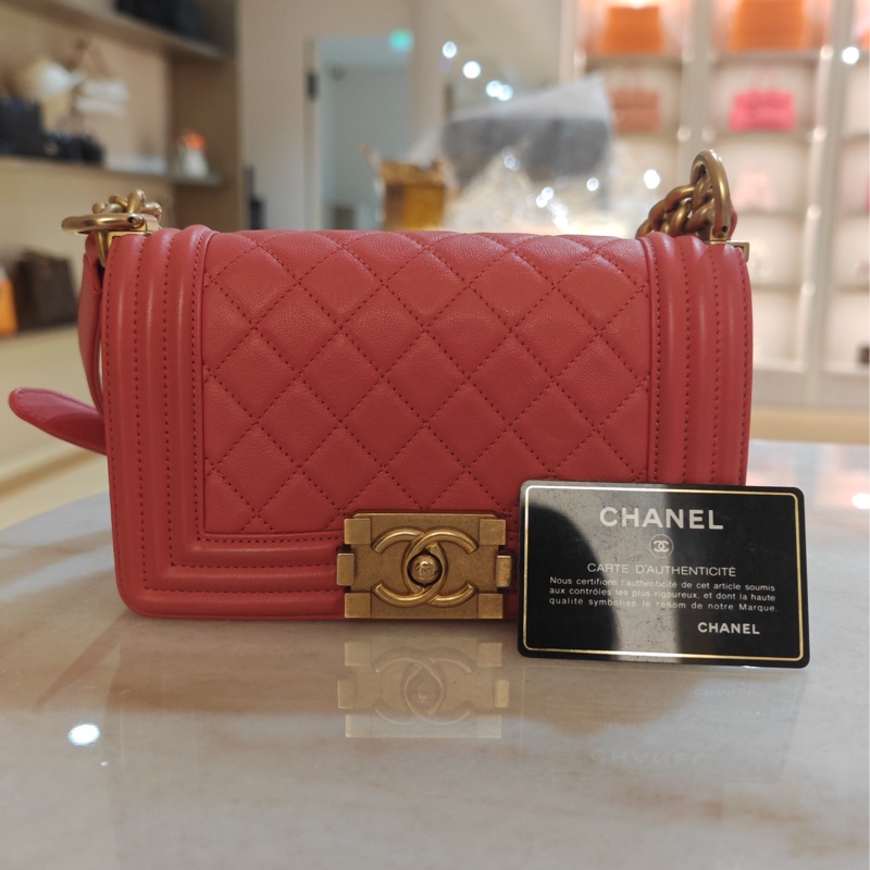 CHANEL香奈兒 菱格金扣 Leboy 小號 粉色羊皮 有卡。-0