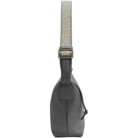 瀝青灰色牛皮 CUBI CROSSBODY 肩背包【LOEWE 羅威】