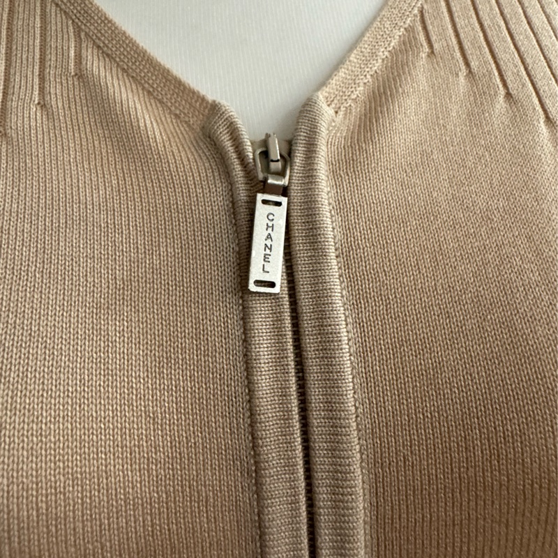 《新歡舊愛》正品CHANEL香奈兒奶茶色針織背心上衣外套-6