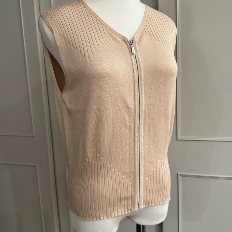 《新歡舊愛》正品CHANEL香奈兒奶茶色針織背心上衣外套-7