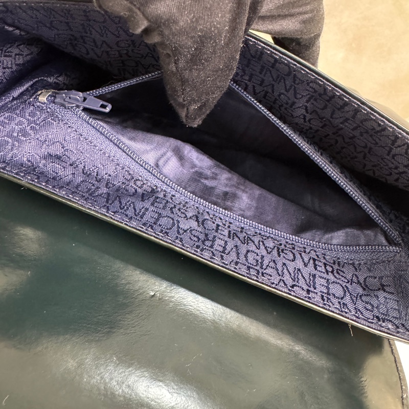 Versace經典黑色漆皮包🖤 Vintage 中古 二手 肩背包 斜背包-27