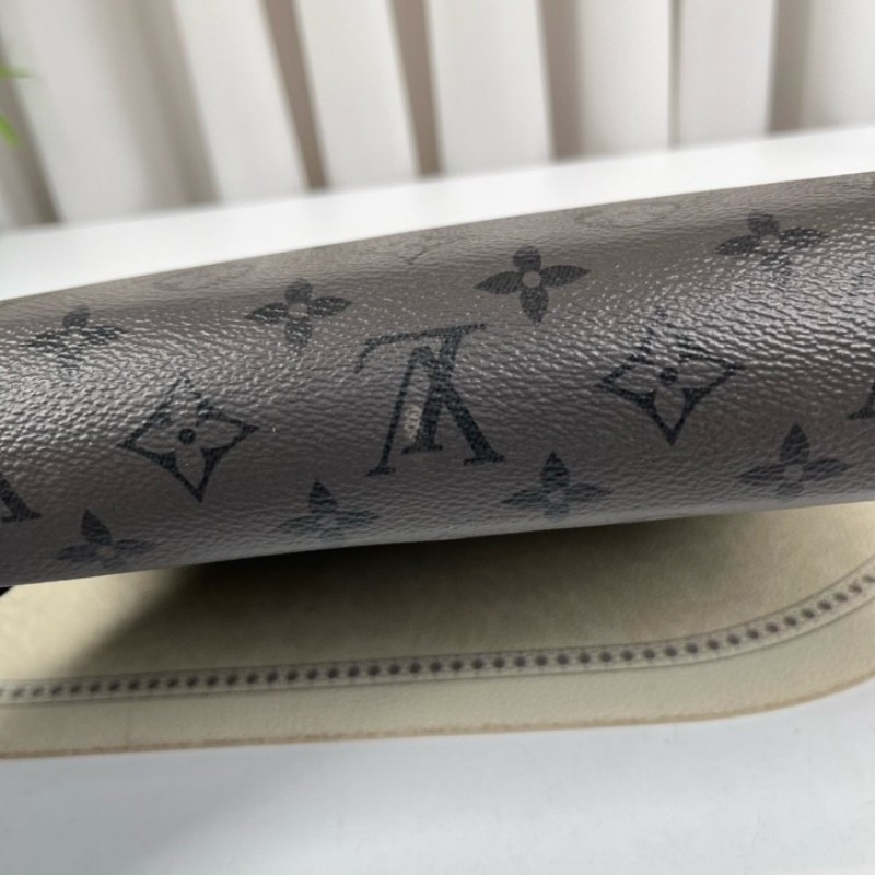 LV路易威登 灰色老花洗漱包 經典滿印設計 拉鍊開合 內裡乾淨整潔-7