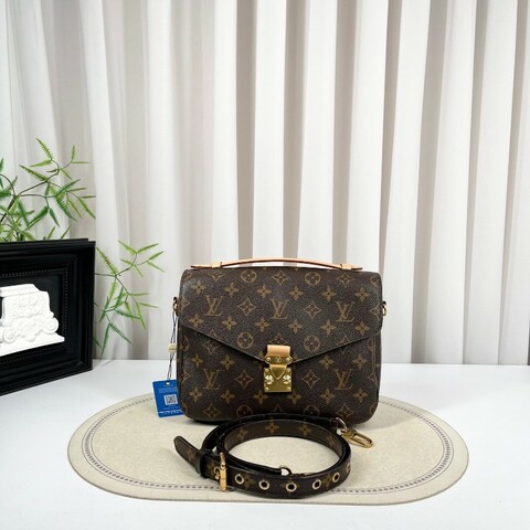 LV路易威登 Pochette Metis老花郵差包中號 經典老花配色 塗層帆布拼牛皮 肩帶可調節 手提單肩斜挎都可以