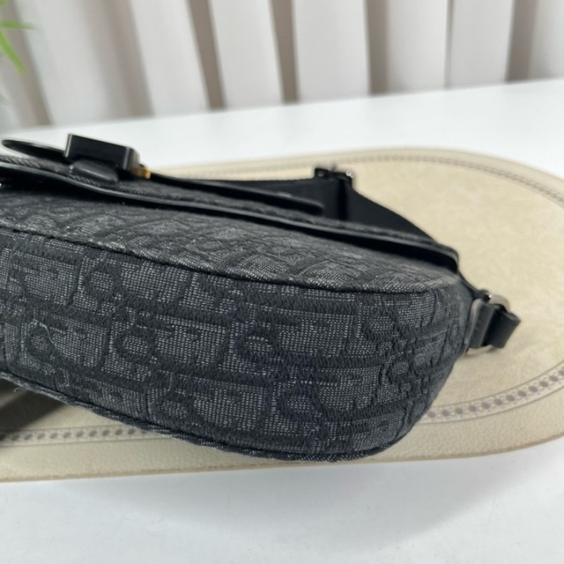 DIOR迪奧 黑色老花馬鞍信使包 肩帶是Dior標誌尼龍 內裡乾淨 容量日常夠用 手機錢包都能放-7