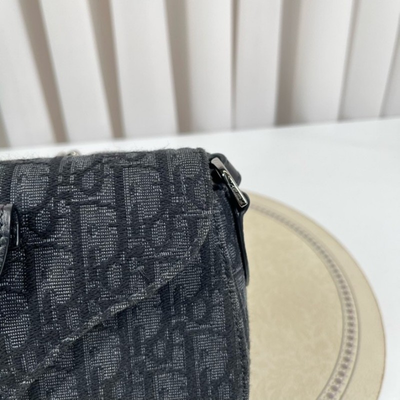 DIOR迪奧 黑色老花馬鞍信使包 肩帶是Dior標誌尼龍 內裡乾淨 容量日常夠用 手機錢包都能放-10