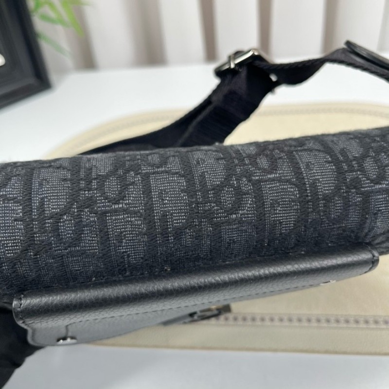 DIOR迪奧 黑色老花馬鞍信使包 肩帶是Dior標誌尼龍 內裡乾淨 容量日常夠用 手機錢包都能放-11