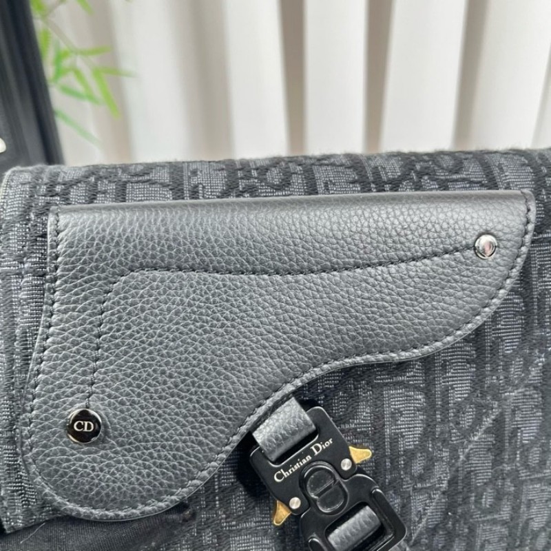 DIOR迪奧 黑色老花馬鞍信使包 肩帶是Dior標誌尼龍 內裡乾淨 容量日常夠用 手機錢包都能放-15