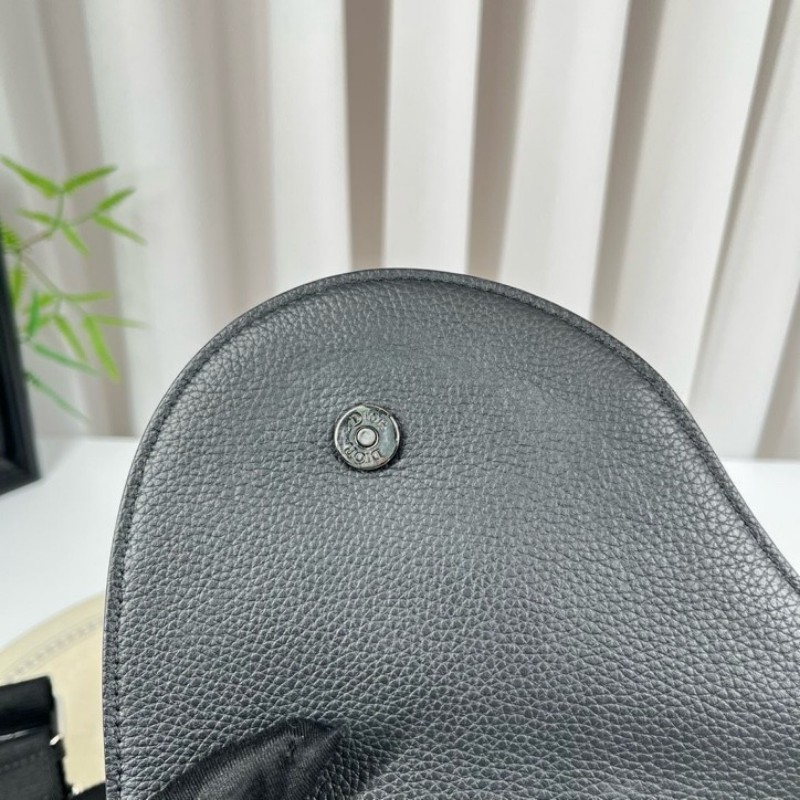 DIOR迪奧 黑色老花馬鞍信使包 肩帶是Dior標誌尼龍 內裡乾淨 容量日常夠用 手機錢包都能放-18