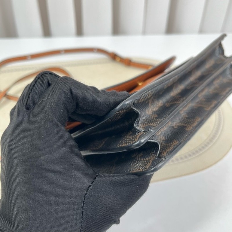 Celine賽琳 雙蓋woc信封單肩斜挎包 包型立挺 經典老花設計 適合日常通勤使用-7