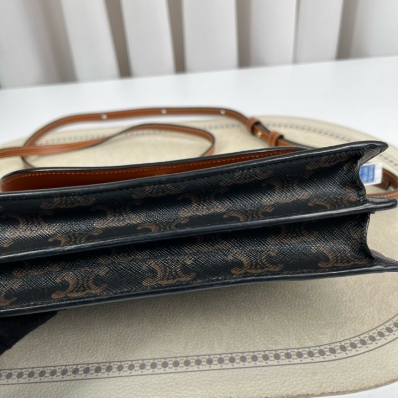 Celine賽琳 雙蓋woc信封單肩斜挎包 包型立挺 經典老花設計 適合日常通勤使用-8