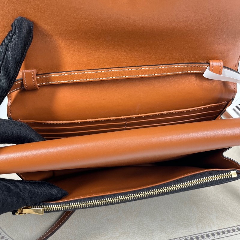 Celine賽琳 雙蓋woc信封單肩斜挎包 包型立挺 經典老花設計 適合日常通勤使用-10