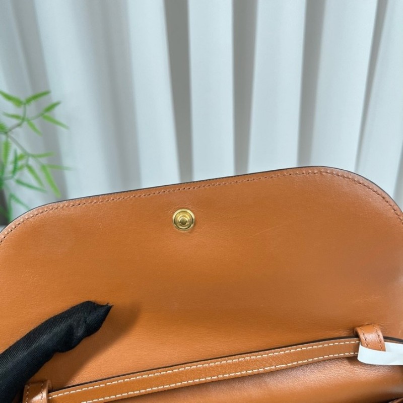 Celine賽琳 雙蓋woc信封單肩斜挎包 包型立挺 經典老花設計 適合日常通勤使用-11