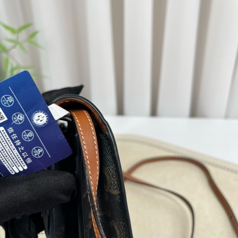 Celine賽琳 雙蓋woc信封單肩斜挎包 包型立挺 經典老花設計 適合日常通勤使用-15