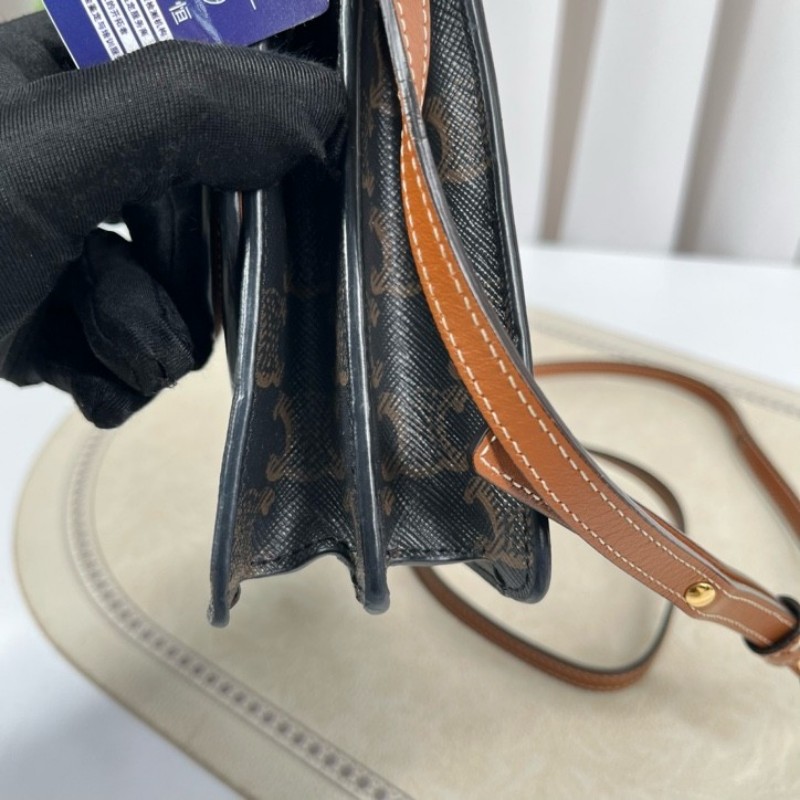 Celine賽琳 雙蓋woc信封單肩斜挎包 包型立挺 經典老花設計 適合日常通勤使用-16