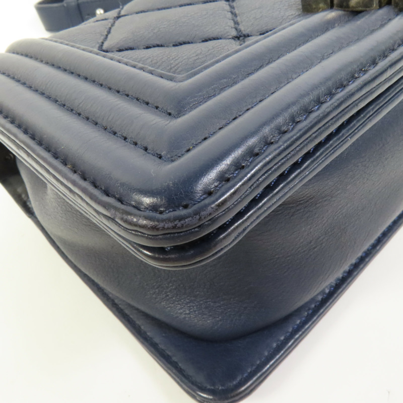 CHANEL 牛皮皮革Boy 20鏈帶肩背袋-11