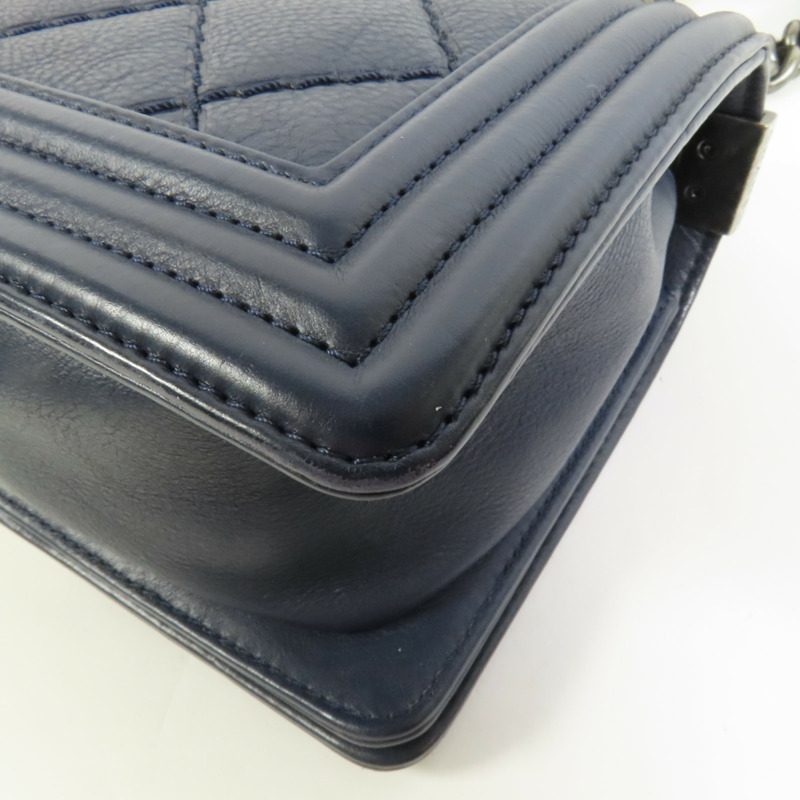 CHANEL 牛皮皮革Boy 20鏈帶肩背袋-14