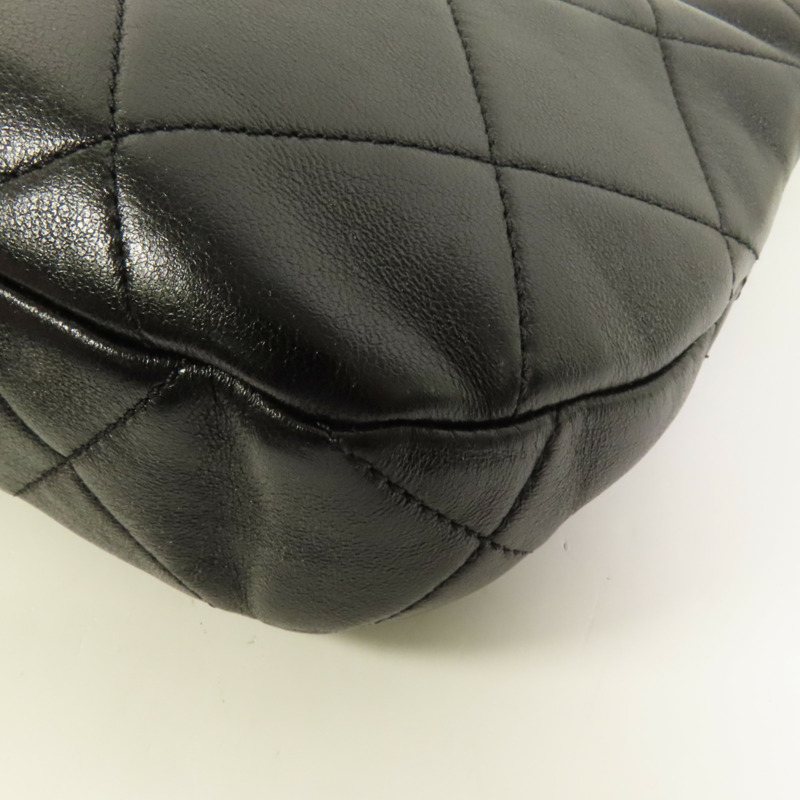 CHANEL 牛皮皮革Hobo金扣肩背袋-14