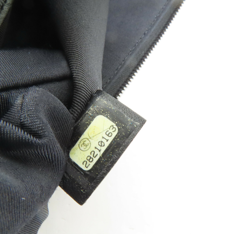 CHANEL 牛皮皮革Pouch金扣手拿包-7