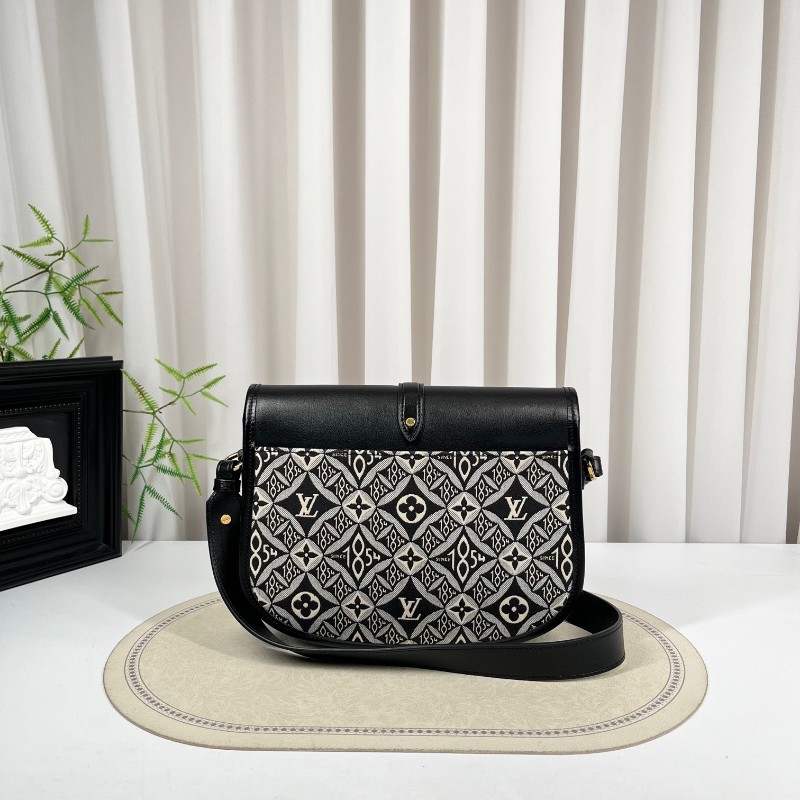 LV路易威登 1854系列SAUMUR限量馬鞍包 金鎖鎖頭包郵差包單肩斜挎包 黑色光面牛皮拼接刺繡 經典復古印花 包型立挺-1