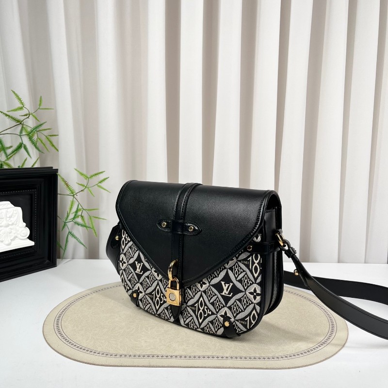 LV路易威登 1854系列SAUMUR限量馬鞍包 金鎖鎖頭包郵差包單肩斜挎包 黑色光面牛皮拼接刺繡 經典復古印花 包型立挺-3