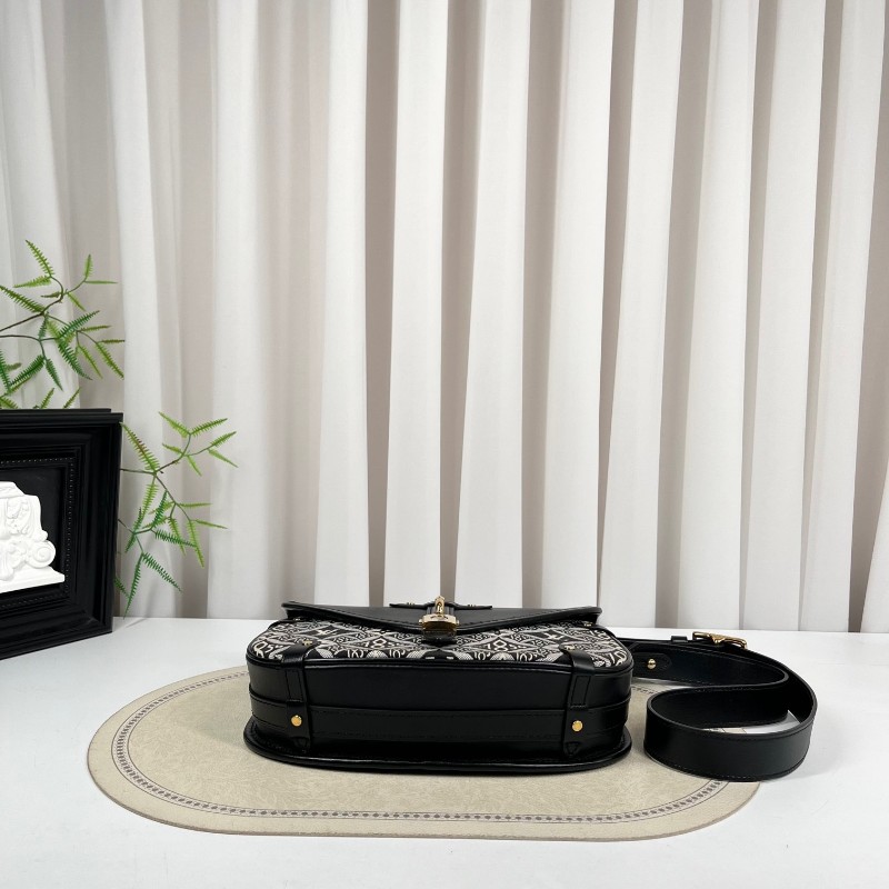 LV路易威登 1854系列SAUMUR限量馬鞍包 金鎖鎖頭包郵差包單肩斜挎包 黑色光面牛皮拼接刺繡 經典復古印花 包型立挺-4