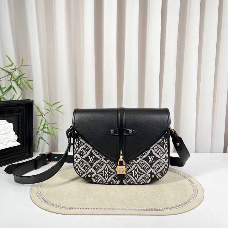 LV路易威登 1854系列SAUMUR限量馬鞍包 金鎖鎖頭包郵差包單肩斜挎包 黑色光面牛皮拼接刺繡 經典復古印花 包型立挺-5
