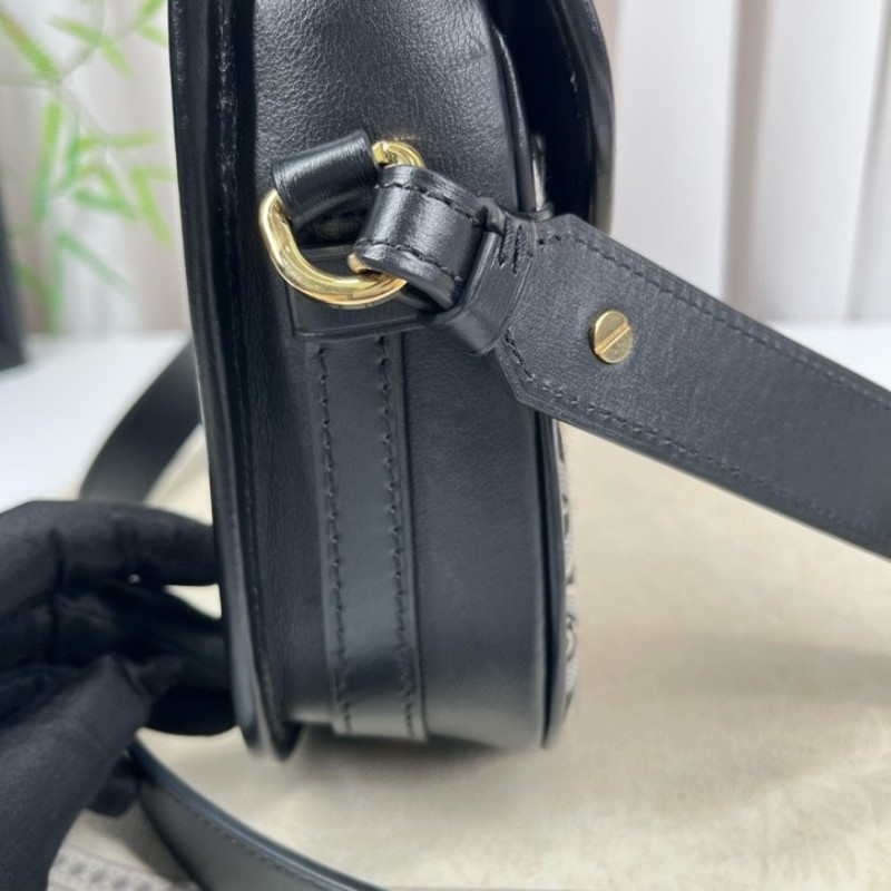 LV路易威登 1854系列SAUMUR限量馬鞍包 金鎖鎖頭包郵差包單肩斜挎包 黑色光面牛皮拼接刺繡 經典復古印花 包型立挺-15