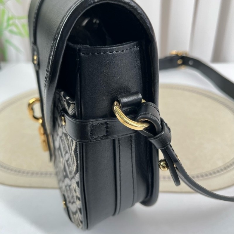 LV路易威登 1854系列SAUMUR限量馬鞍包 金鎖鎖頭包郵差包單肩斜挎包 黑色光面牛皮拼接刺繡 經典復古印花 包型立挺-18