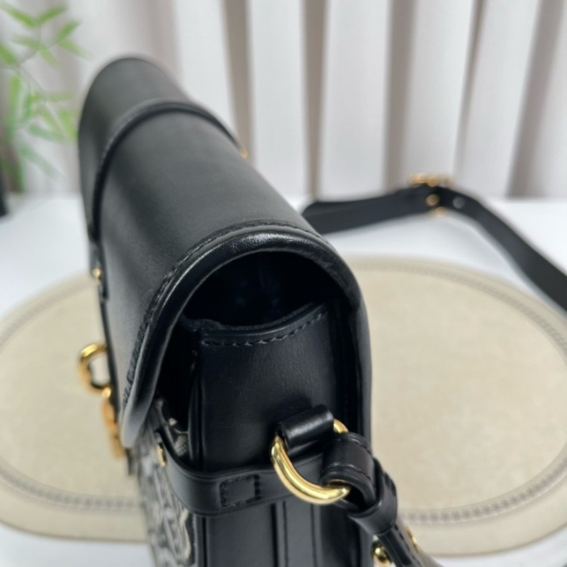 LV路易威登 1854系列SAUMUR限量馬鞍包 金鎖鎖頭包郵差包單肩斜挎包 黑色光面牛皮拼接刺繡 經典復古印花 包型立挺-19